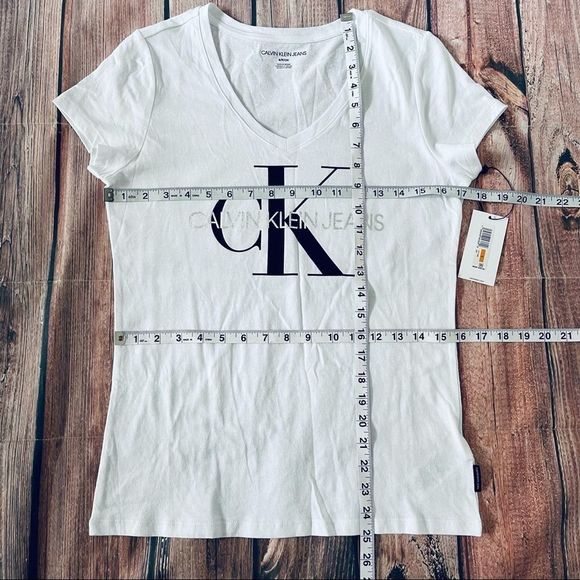 NWT Calvin Klein V Neck White Shirt Logo Tee - Picture 11 of 14